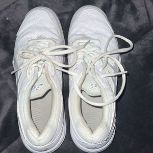 Barely worn size 7.5 womens volleyball shoes